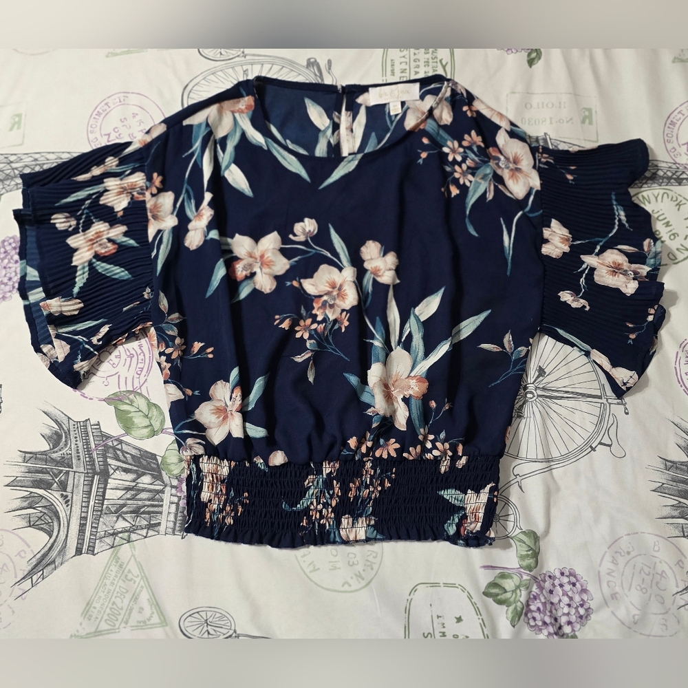 Love & Piece Collective Navy Floral Crop Top for Women's Size XS - Picture 3 of 8